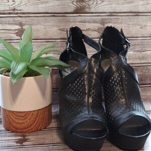 G by Guess Shelli Peep Toe Perforated Platform Shoes Black Size 11